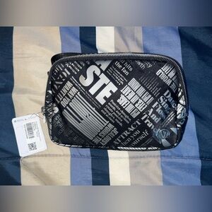 🍋 NWT Lululemon Unisex Everywhere Belt Bag *Manifesto Print - 1L